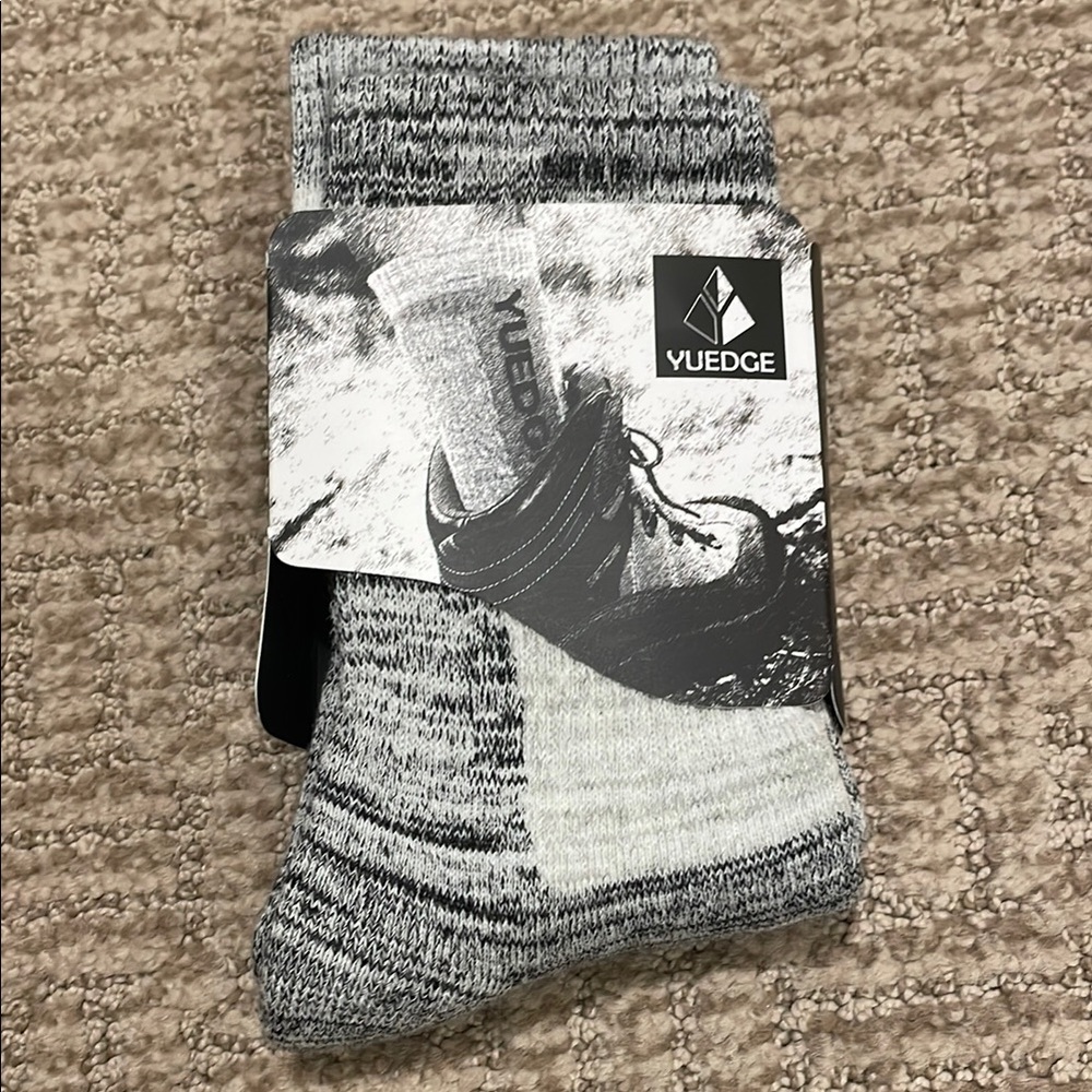 Yuedge Size Large Socks